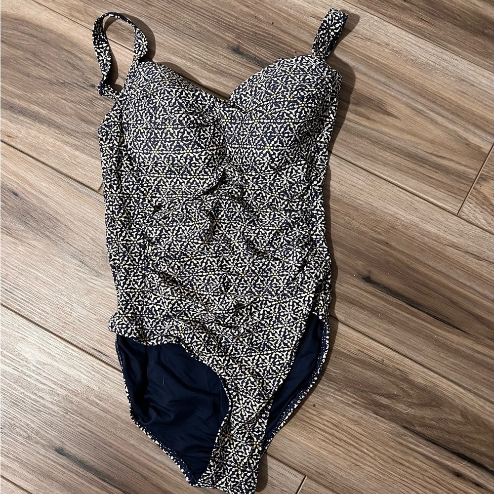 Women’s bathing suit